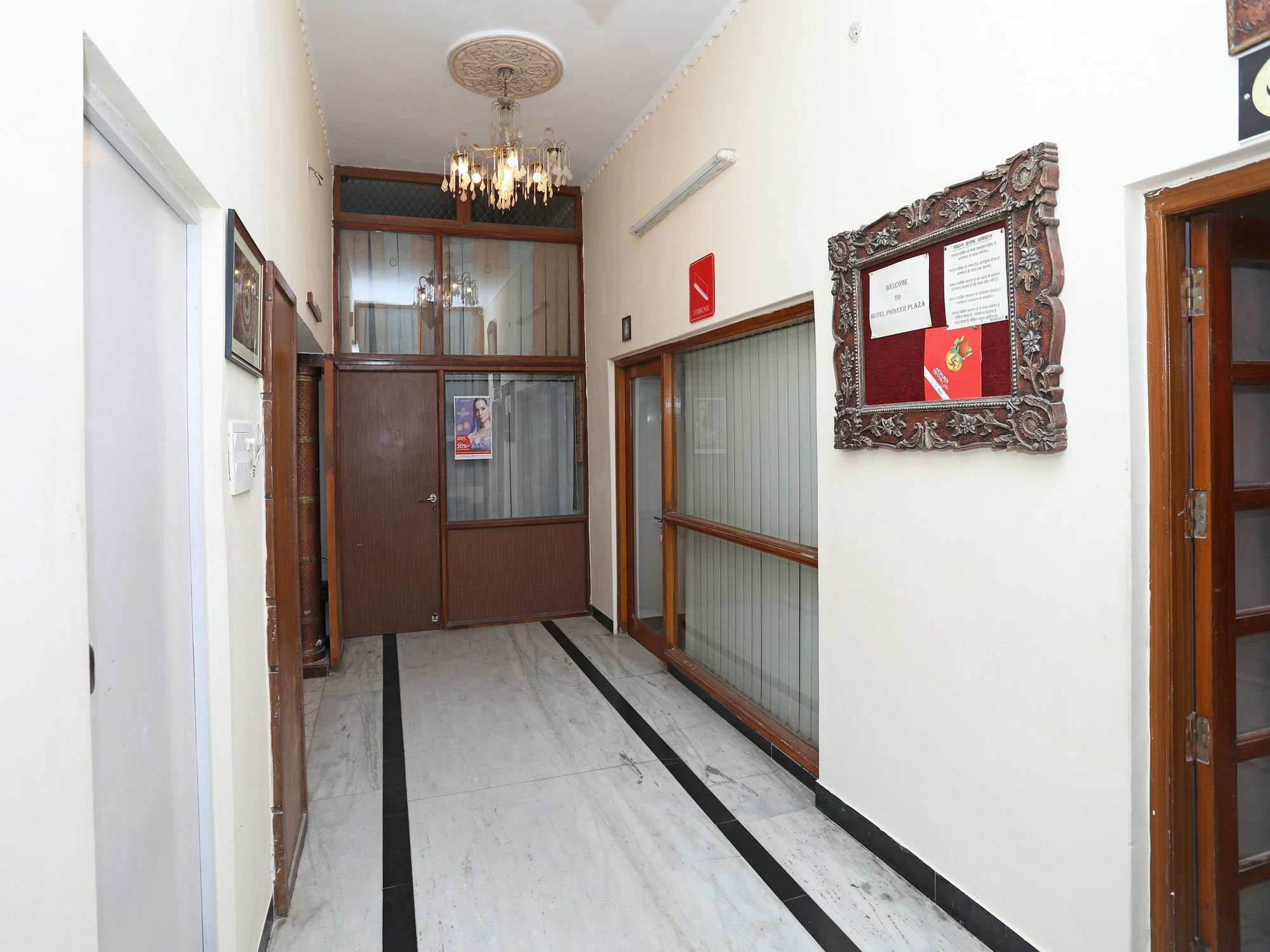 Oyo 9900 Hotel Pioneer Plaza Джодхпур Экстерьер фото